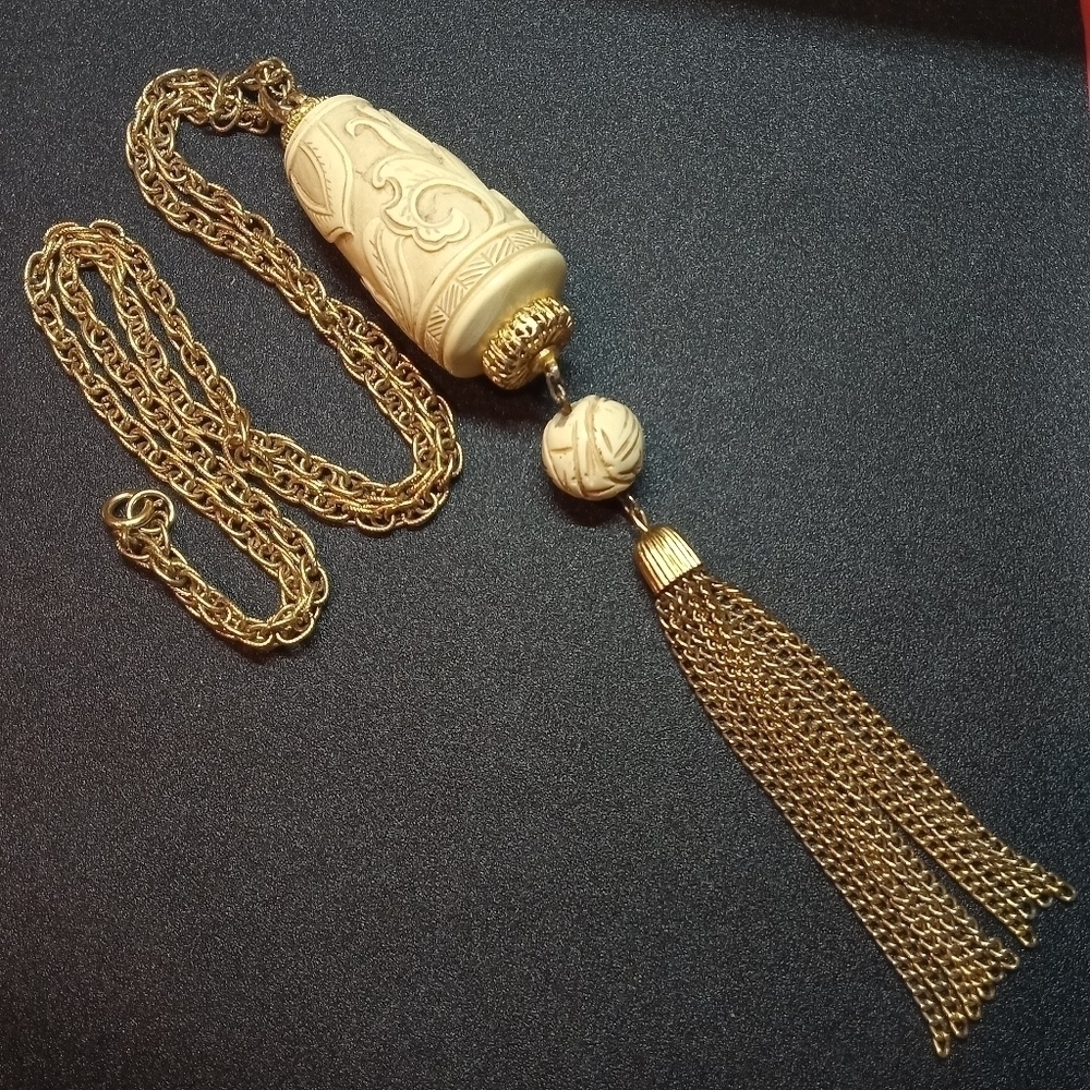 * vintage Crown Trifari Marco Polo carved lucite faux ivory gold tone necklace
